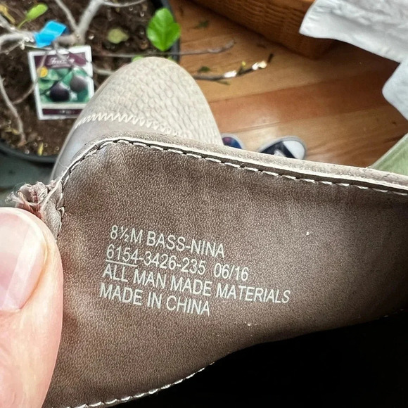 Bass Shoe "Nina" Womens Heeled Ankle Booties Sz 8.5 - Picture 4 of 10